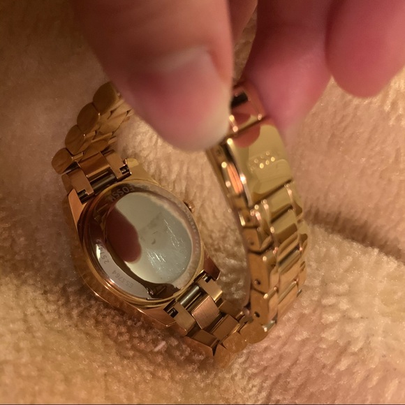 FOSSIL ROSE GOLD WATCH - Picture 3 of 5